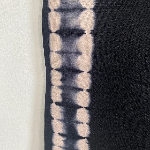 BLACK  FOREVER 21 CALF LENGHT LEGGINGS. - Picture 3 of 8